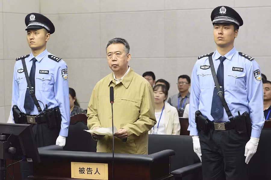  Ông Mạnh Hồng Vĩ tại tòa án (ảnh: SCMP)