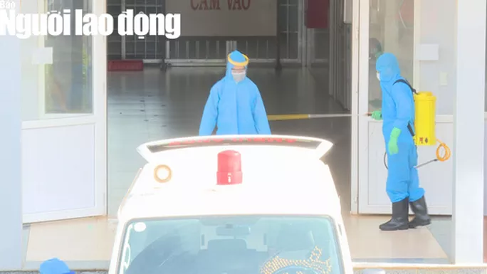 Nữ sinh viên mắc Covid-19 được chuyển từ Bệnh viện Đa khoa vùng Tây Nguyên sang Bệnh viện Lao và Bệnh phổi Đắk Lắk để tiếp tục điều trị