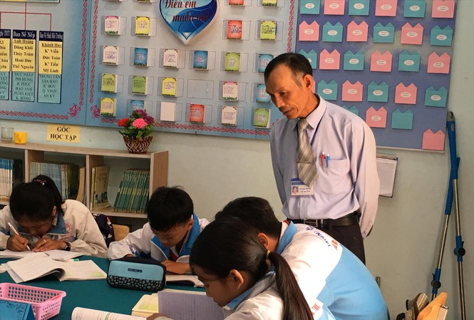 Mất phụ cấp thâm niên, giáo viên sẽ bị giảm một khoản đáng kể trong thu nhập hằng tháng Ảnh: Diệp An 