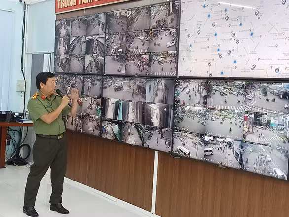 Trung tâm điều hành và quan sát hình ảnh an ninh trật tự đặt tại trụ sở Công an quận 10, TP.HCM - Ảnh: MAI HƯƠNG