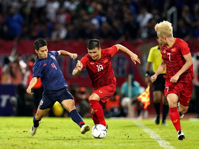 Tuyển Việt Nam (áo đỏ) vừa xuất trận vòng loại thứ hai World Cup 2022 và VCK Asian Cup 2023 - Ảnh Độc Lập