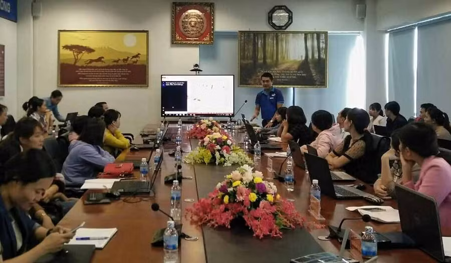 49 học viên tham gia tập huấn Hệ thống quản lý thông tin tiêm chủng quốc gia. Ảnh: Như Nguyện