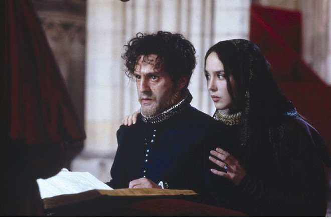 “Cặp bài trùng” Margot và Henri de Navarre trong phim chuyển thể của đạo diễn Patrice Chereau. Nguồn: Alamy.com. “Cặp bài trùng” Margot và Henri de Navarre trong phim chuyển thể của đạo diễn Patrice Chereau. Nguồn: Alamy.com.