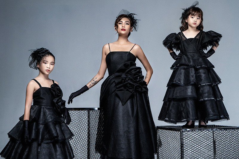 Võ Hoàng Yến cho biết Huy Quang là người có tố chất và tài năng cũng như tư duy sắc bén trong thời trang nên cô tin tưởng vào việc cậu học trò này sẽ định hình được phong cách thời trang riêng. Võ Hoàng Yến cho biết Huy Quang là người có tố chất và tài năng cũng như tư duy sắc bén trong thời trang nên cô tin tưởng vào việc cậu học trò này sẽ định hình được phong cách thời trang riêng.