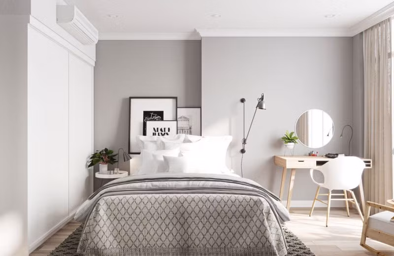  Trong phòng ngủ, gam màu trắng vẫn giữ vị trí chủ đạo làm cho không gian nhà càng thoáng và càng sáng hơn.