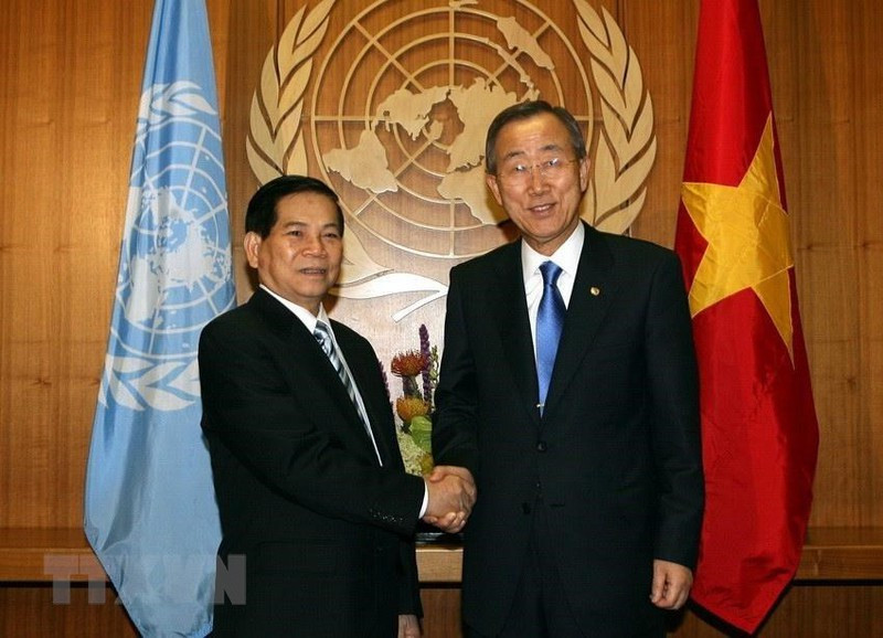Chủ tịch nước Nguyễn Minh Triết gặp Tổng thư ký Liên hợp quốc Ban Ki-moon trong chuyến tham dự Khóa họp 64 Đại hội đồng Liên hợp quốc tại New York (Mỹ) từ 23-26/92009. (Ảnh: Nguyễn Khang/TTXVN)