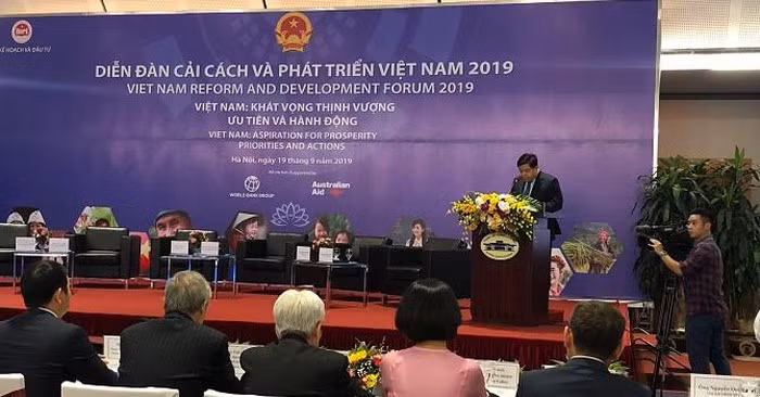 Bộ trưởng Bộ Kế hoạch và Đầu tư Nguyễn Chí Dũng phát biểu tại diễn đàn.