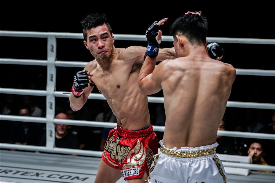 Chris Nguyễn (trái) vs Yukinori Ogasawara (phải). Ảnh: One