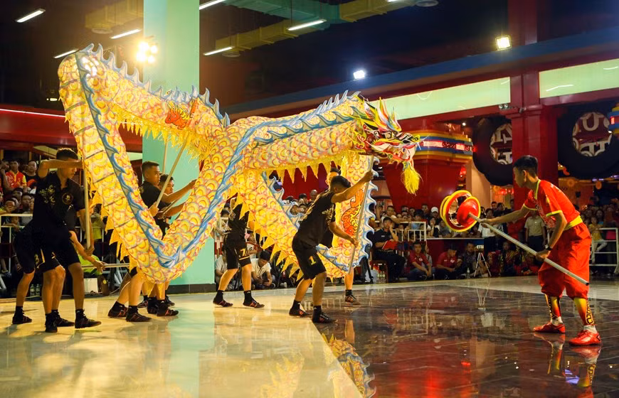 Biểu diễn múa Rồng tại lễ hội Lân Sư Rồng Quốc tế Đà Nẵng năm 2019.