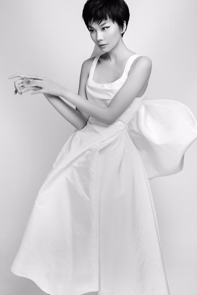 Thanh Hằng khác lạ với tóc tém