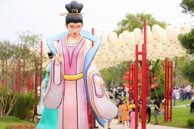 Đèn lồng cô gái Kimono cao 4 mét. (Ảnh: CTV) Đèn lồng cô gái Kimono cao 4 mét. (Ảnh: CTV)