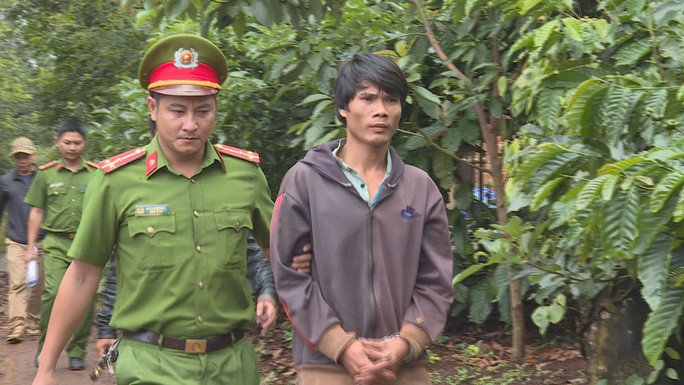 Một trong 3 đối tượng bị bắt giữ Một trong 3 đối tượng bị bắt giữ