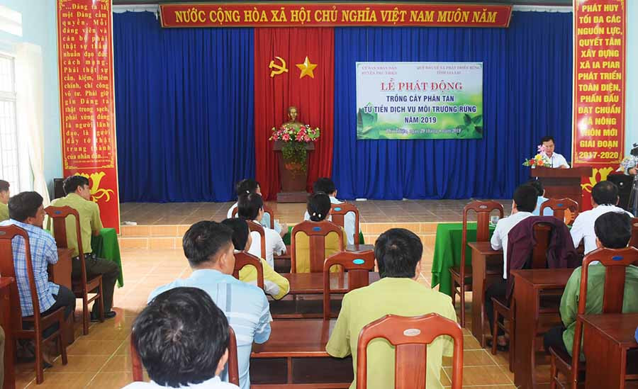 Lễ phát động trồng cây phân tán do Quỹ Bảo vệ và Phát triển rừng tỉnh Gia Lai phối hợp với UBND huyện Phú Thiện tổ chức, trồng gần 1000 cây trên trên địa bàn. Ảnh: Minh Nguyễn