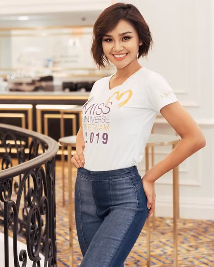  Thí sinh Lê Thu Trang trở lại sau 2 năm và gây bất ngờ bởi sự thay đổi về sắc vóc. Cô đang là Đại sứ dự án Quyền của em - dự án đảm bảo quyền trẻ em và tham gia tích cực vào các hoạt động bảo vệ sức khỏe người nhiễm HIV/AIDS.