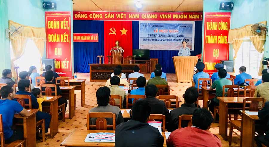 Toàn cảnh lễ phát động ký cam kết chấp hành nghiêm quy định của pháp luật khi tham gia giao thông đường thủy nội địa. Ảnh: Lê Hòa  Toàn cảnh lễ phát động ký cam kết chấp hành nghiêm quy định của pháp luật khi tham gia giao thông đường thủy nội địa. Ảnh: Lê Hòa