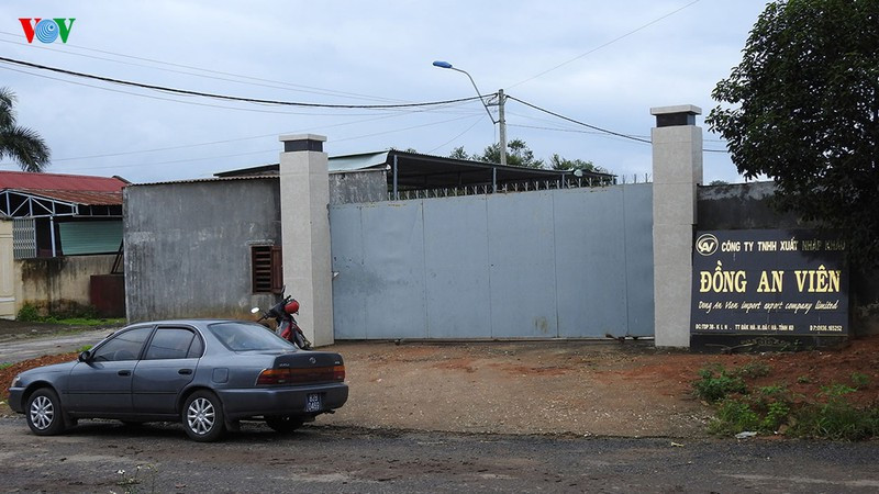 Các đơn vị nghiệp vụ của Bộ Công an phối hợp với Công an tỉnh Kom Tum, Bình Dương, Bình Định, Ninh Thuận, TPHCM và lực lượng Biên Phòng vừa phát hiện, bắt giữ một 1 đường dây sản xuất ma túy cực lớn trên địa bàn huyện Đăk Hà, tỉnh Kon Tum dưới vỏ bọc là một nhà máy.