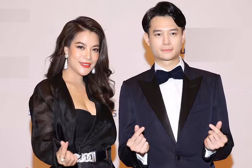 Trong khi Kim Lý công khai tình yêu với Hồ Ngọc Hà thì gần đây xuất hiện tin đồn Trương Ngọc Ánh hẹn hò với Anh Dũng (phim Sống chung với mẹ chồng), nam diễn viên kém cô 14 tuổi. Tuy nhiên cả hai chưa lên tiếng trước thông tin này. 