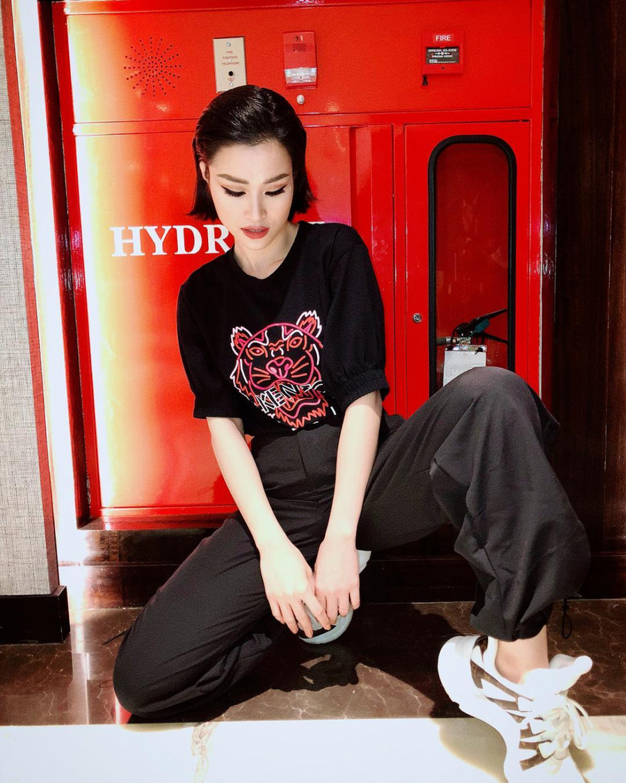 Chán hình ảnh gợi cảm, quyến rũ, Đông Nhi thử nghiệm phong cách cá tính.