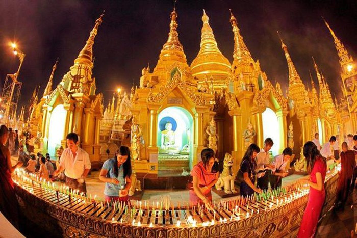 Diện tích lãnh thổ của Myanmar xếp thứ hai ở khu vực ĐôngNam Á. Theo World Atlas, với 676 nghìn km2, Myanmar là quốc gia códiện tích lãnh thổ lớn thứ hai ở khu vực Đông Nam Á, chỉ sau Indonesia.  Diện tích lãnh thổ của Myanmar xếp thứ hai ở khu vực ĐôngNam Á. Theo World Atlas, với 676 nghìn km2, Myanmar là quốc gia códiện tích lãnh thổ lớn thứ hai ở khu vực Đông Nam Á, chỉ sau Indonesia.