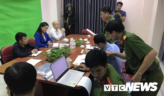  Lực lượng chức năng đang làm việc tại công ty Alibaba. 