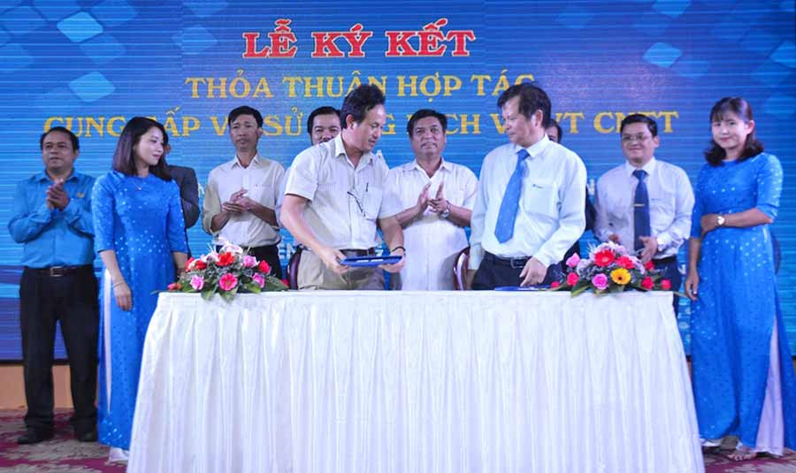 Sở Nông nghiệp và PTNT và Trung tâm Kinh doanh VNPT Gia Lai ký kết chương trình hợp tác. Ảnh: L.N Sở Nông nghiệp và PTNT và Trung tâm Kinh doanh VNPT Gia Lai kết kết chương trình hợp tác. Ảnh: L.N