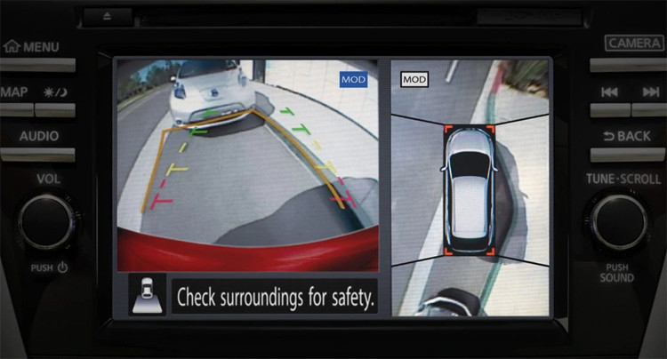 Màn hình hiển thị hình ảnh từ camera lùi trên Nissan Rogue. Tài xế có thể chọn tắt hiển thị. Ảnh: Nissan Màn hình hiển thị hình ảnh từ camera lùi trên Nissan Rogue. Tài xế có thể chọn tắt hiển thị. Ảnh: Nissan