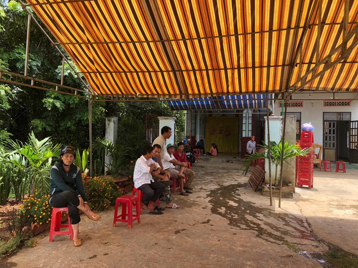 Người nhà chuẩn bị lo hậu sự cho vợ chồng anh N