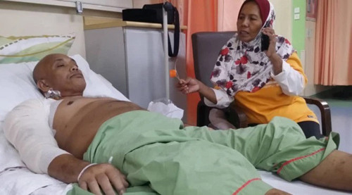 Ông Mohd suýt mất đi cánh tay do nghiện đồ uống có ga Ông Mohd suýt mất đi cánh tay do nghiện đồ uống có ga