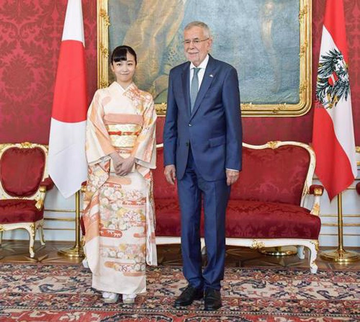 Nàng công chúa xinh đẹp nhất Nhật Bản đã thu hút mọi ánh nhìn trong bộ kimono truyền thống, được Tổng thống Alexander Van der Bellen của Áo tiếp đón.Có thể bạn quan tâm