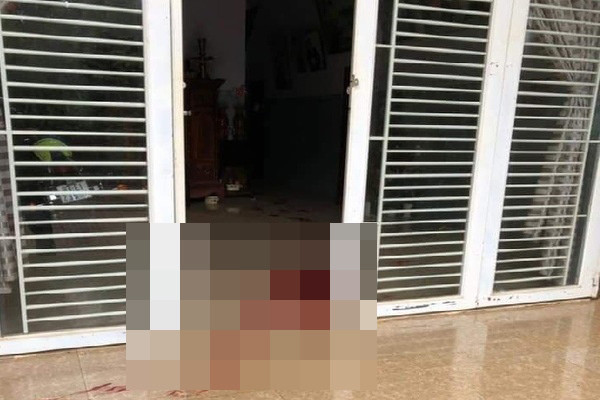 Nhiều vết máu của các nạn nhân sau vụ nổ súng