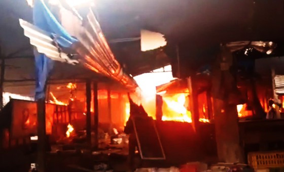 Cận cảnh chợ Mộc Bài bị lửa thiêu rụi. Cận cảnh chợ Mộc Bài bị lửa thiêu rụi.