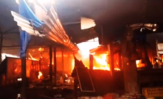 Cận cảnh chợ Mộc Bài bị lửa thiêu rụi.