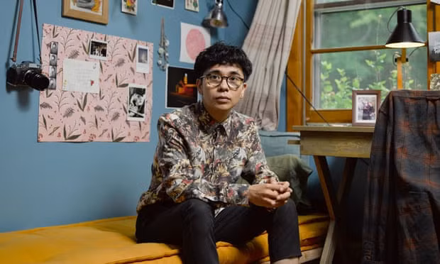  Là một nhà văn trẻ nhưng tài năng của Ocean Vương đã nhận được sự khẳng định rộng rãi. Ảnh: The Observer.