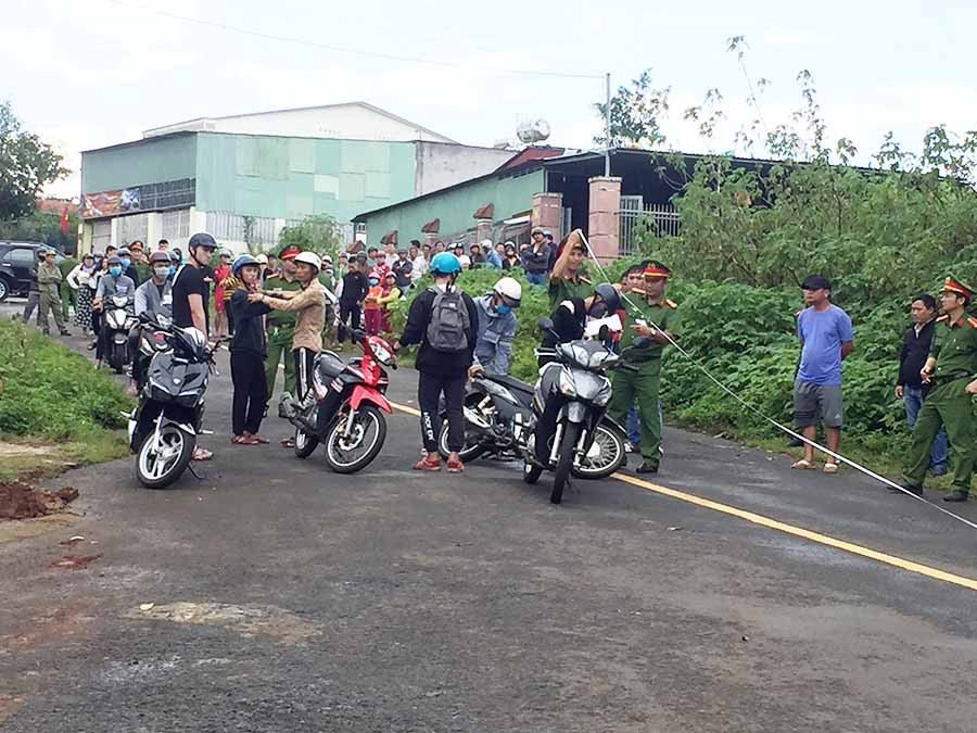 Cơ quan Cảnh sát điều tra đã tiến hành thực nghiệm hiện trường vụ án. Ảnh: Văn Ngọc Cơ quan Cảnh sát điều tra đã tiến hành thực nghiệm hiện trường vụ án. Ảnh: Văn Ngọc