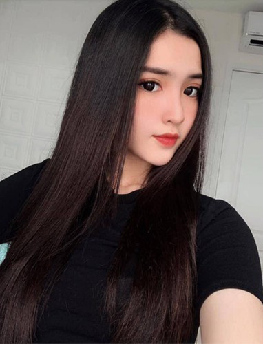 Theo nhiều người, Đoan Nghi thuộc tuýp con gái năng động, dù trong trang phục nào cô nàng cũng toát lên sự hấp dẫn 