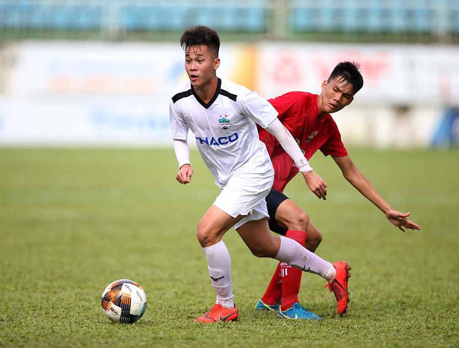 Cầu thủ HAGL (áo trắng) tích cực tập luyện chuẩn bị cho VCK Giải Bóng đá U21 Quốc gia 2019. Ảnh: Minh Trần  Cầu thủ HAGL (áo trắng) tích cực tập luyện chuẩn bị cho VCK Giải Bóng đá U21 Quốc gia 2019. Ảnh: Minh Trần