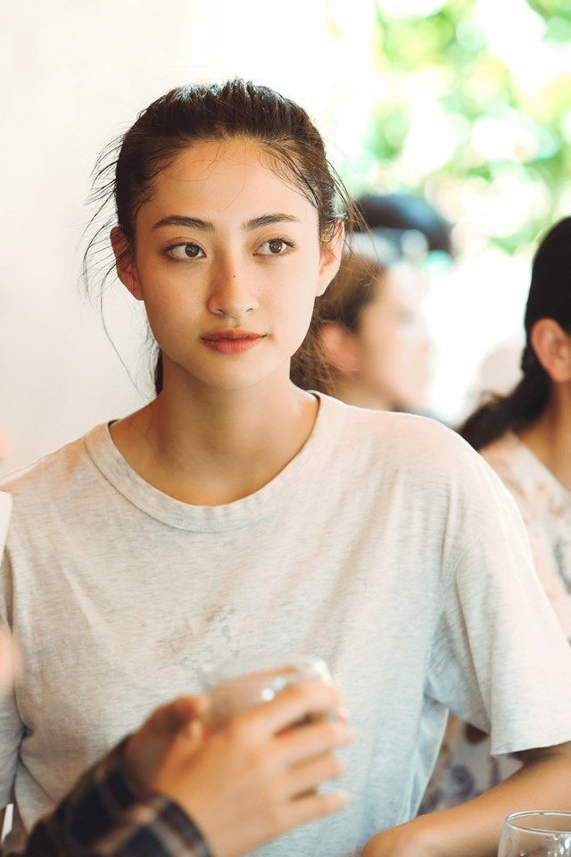  Sẽ không ngoa khi nói rằng, Lương Thùy Linh chính là 'mỹ nhân mặt mộc' mới của làng giải trí Vbiz.