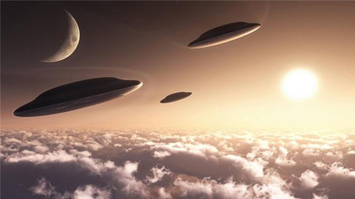  Đa số trường hợp đều miêu tả rằng UFO đột ngột xuất hiện trên biển với tốc độ nhanh trước khi biến mất một cách bất ngờ.