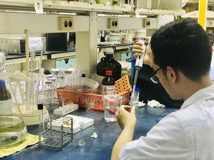 Kiểm định sâm Ngọc Linh tại Trung tâm khoa học công nghệ Dược Sài Gòn (SAPHARCEN) - Ảnh: L.V Kiểm định sâm Ngọc Linh tại Trung tâm khoa học công nghệ Dược Sài Gòn (SAPHARCEN) - Ảnh: L.V