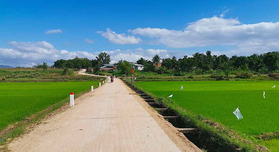 Đường trục chính nội đồng ở xã Phú Cần (huyện Krông Pa). Ảnh: H.T