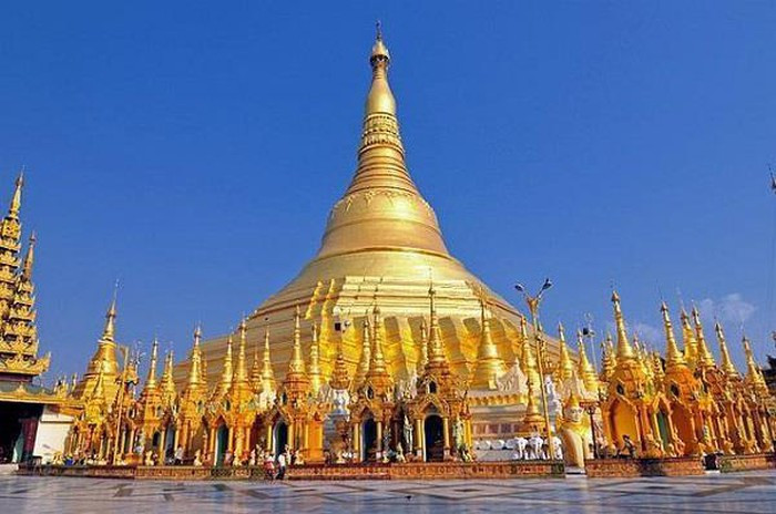 Thành phố Yangon ở Myanmar được mệnh danh “London của ĐôngNam Á”. Yangon là thành phố lớn nhất ở Myanmar, từng được biết đếnlà “London của Đông Nam Á” với những dòng ôtô nối tiếp, rất ít xe máy xuất hiệnở thành phố này. Thành phố Yangon ở Myanmar được mệnh danh “London của ĐôngNam Á”. Yangon là thành phố lớn nhất ở Myanmar, từng được biết đếnlà “London của Đông Nam Á” với những dòng ôtô nối tiếp, rất ít xe máy xuất hiệnở thành phố này.