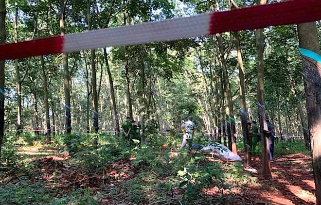 Công an phong tỏa hiện trường, điều tra vụ thiếu nữ bị giết. Ảnh: N.L. Công an phong tỏa hiện trường, điều tra vụ thiếu nữ bị giết. Ảnh: N.L.