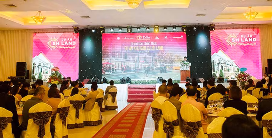 Sự kiện mở bán chính thức SH Land vừa diễn ra tại tầng 2, trung tâm Hội nghị Pleiku Palace, 22 Phan Đình Giót, Phường Hoa Lư, TP. Pleiku, Gia Lai ngày 7-9, thu hút gần 600 khách hàng và nhà đầu tư tham dự.