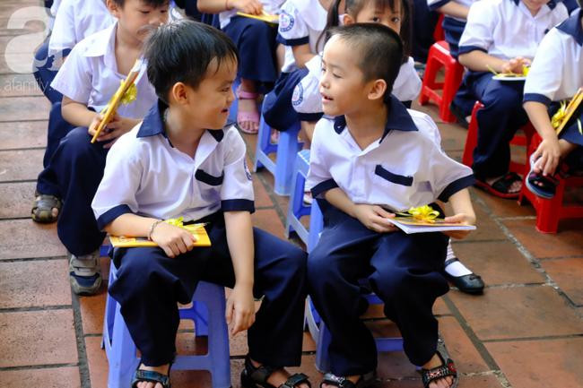  Ba anh em Nguyễn Lê Quách Thế Huynh, Nguyễn Lê Quách Thế Đệ, Nguyễn Lê Quách Thế Lộc thường xuyên đùa giỡn với nhau dù xung quanh có người lớn bên cạnh. Tuy vậy khi thiếu nhau là lại tìm kiếm ngay.