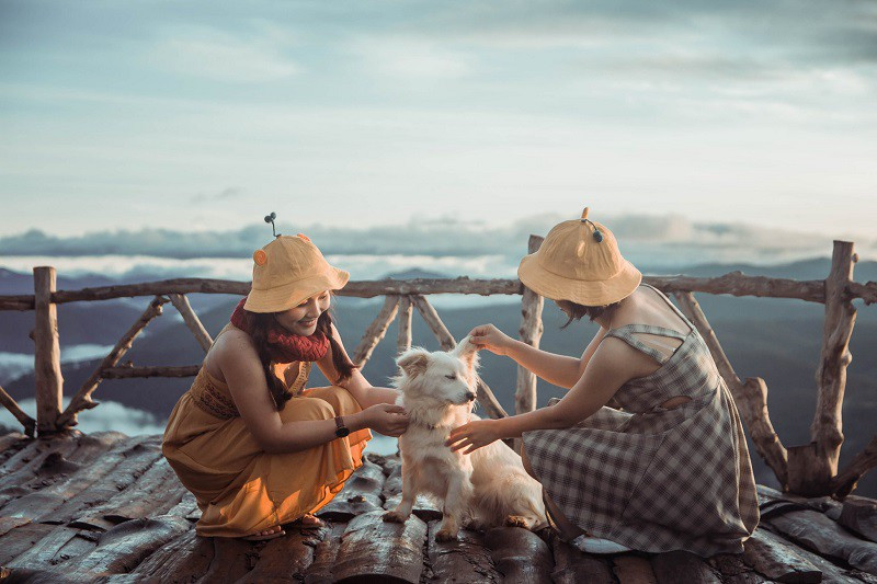 Không có gì vui hơn khi check-in cùng đồng bọn, mình không phải ế đâu nha!