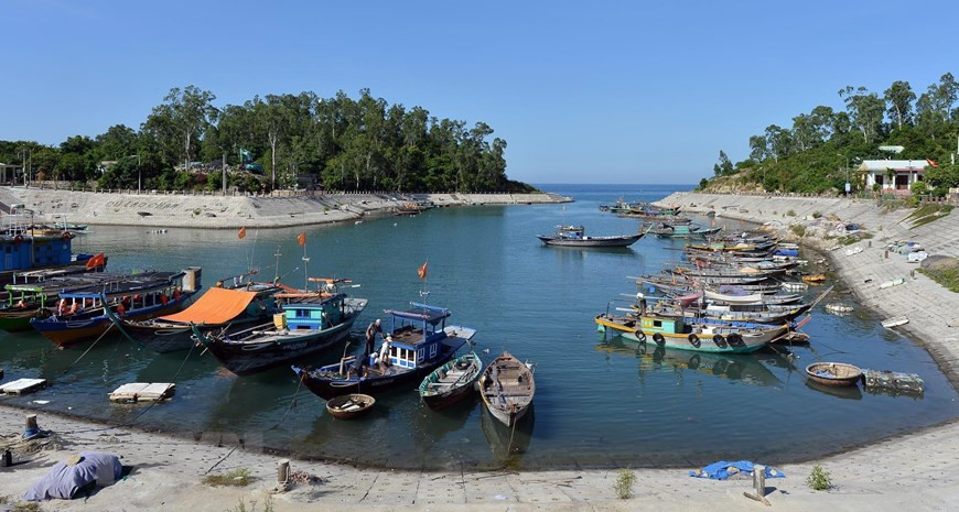 Âu Thuyền ở Cù Lao Chàm nằm giữa khu vực Bãi Làng và Bãi Ông, nơi neo đậu an toàn cho tàu thuyền khắp nơi vào mỗi khi có gió bão.