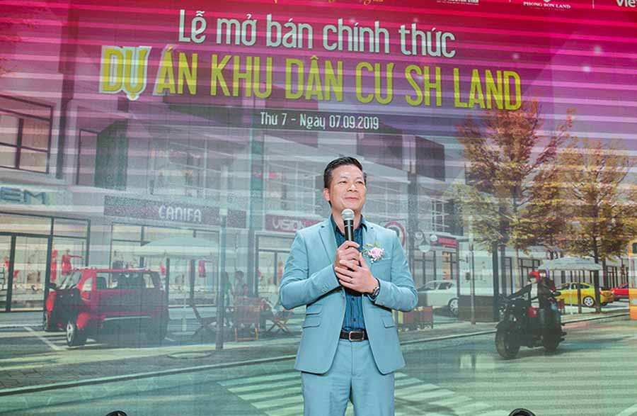 Ông Phạm Thanh Hưng – Phó Chủ tịch HĐQT đã chia sẻ cơ hội đầu tư bất động sản Gia Lai đặc biệt là phân khúc đất nền nơi đây đến với toàn thể khách hàng tham dự sự kiện.  Ông Phạm Thanh Hưng – Phó Chủ tịch HĐQT đã chia sẻ cơ hội đầu tư bất động sản Gia Lai đặc biệt là phân khúc đất nền nơi đây đến với toàn thể khách hàng tham dự sự kiện.