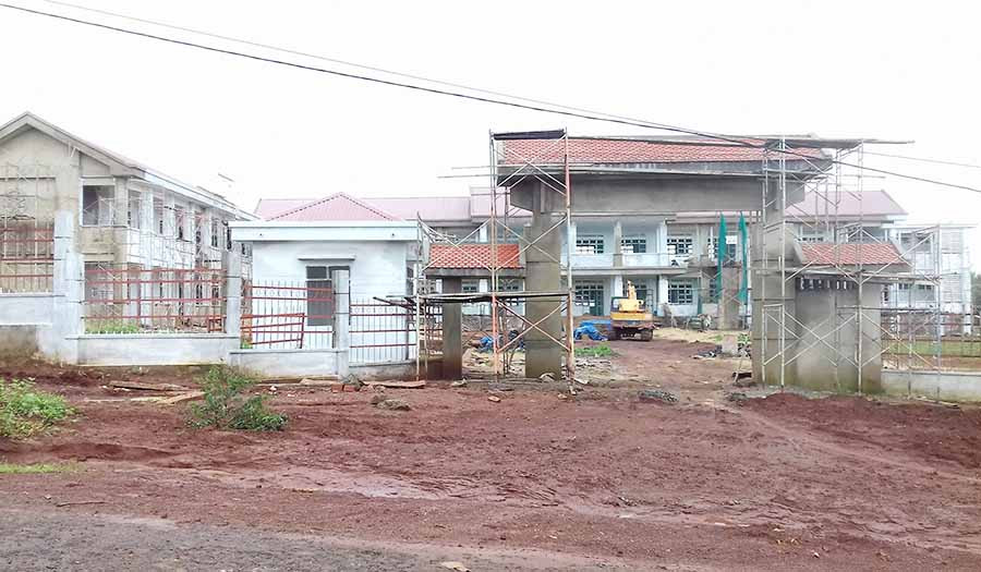 Trường THCS Dân tộc Nội trú huyện Đức Cơ đang gấp rút hoàn thiện để đưa vào sử dụng trong năm nay. Ảnh: N.S Ảnh: N.S
