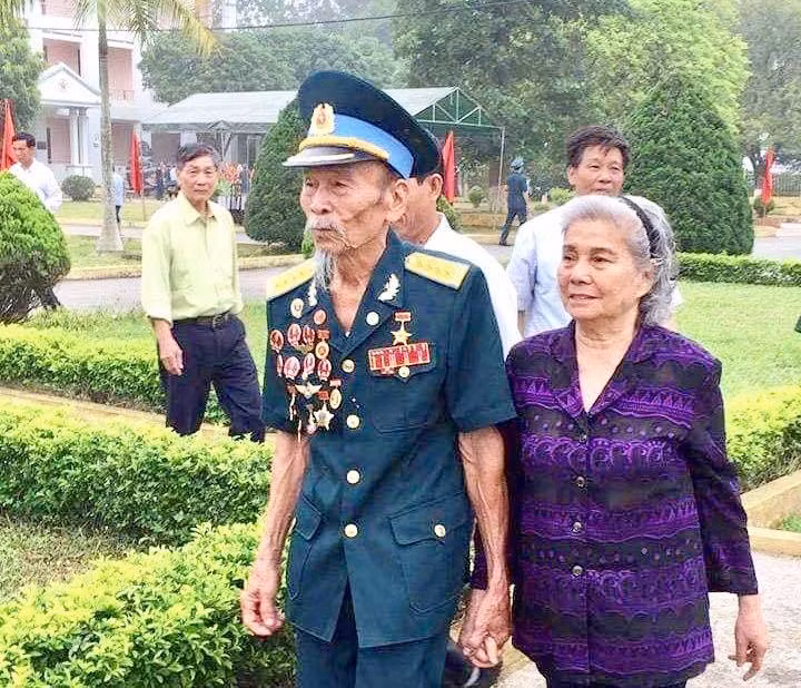  Đối với cụ Bảy, hạnh phúc nhất là được cùng vợ nhìn nhau già đi, được làm những gì mình thích, con cái lớn không phải lo nghĩ gì