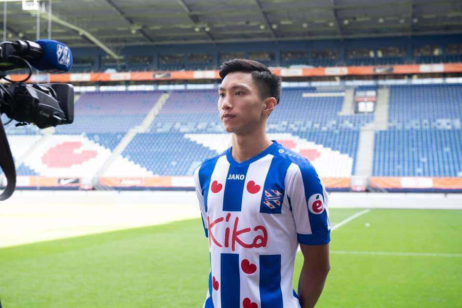 Đoàn Văn Hậu trong màu áo SC Heerenveen Đoàn Văn Hậu trong màu áo SC Heerenveen
